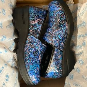 NIB Women’s Easy Works nursing shoes size 8.5